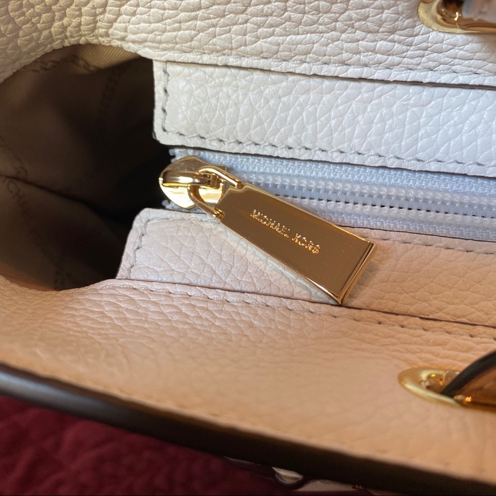 NEW! MK Bedford Medium Top Zip Pocket Leather Tote - Picture 6 of 12